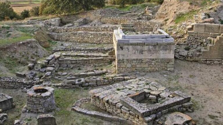 Merak ettim: Truva Antik Kenti nerede? Truva Antik Kenti’ne nasıl gidilir? Truva’nın tarihi ve özellikleri…