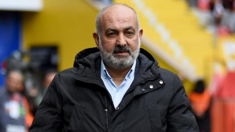 Son dakika spor haberleri | Başkan, Galatasaray maçı sonrası istifa etti