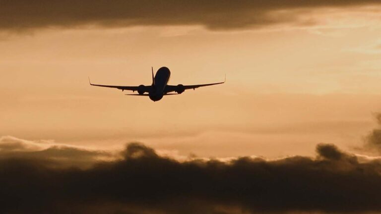 Havayolları Tel Aviv uçuşlarını askıya alma kararını genişletti