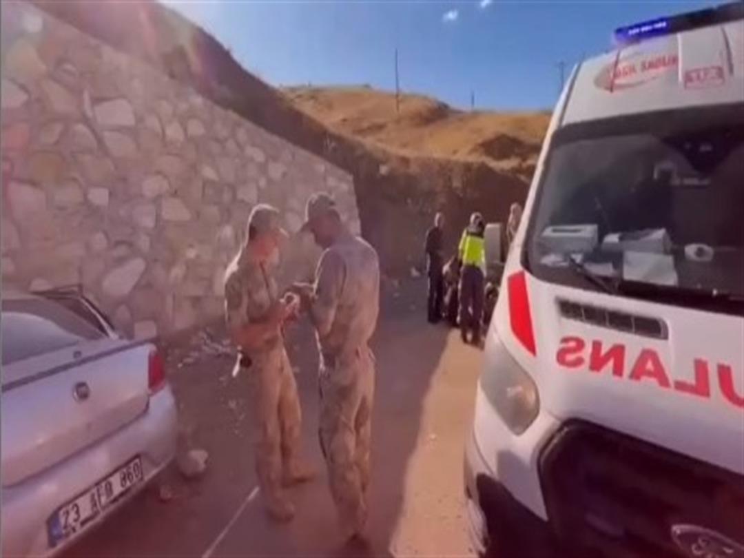 Elazedik de durağa çarptı: Birçok yaralı var 2